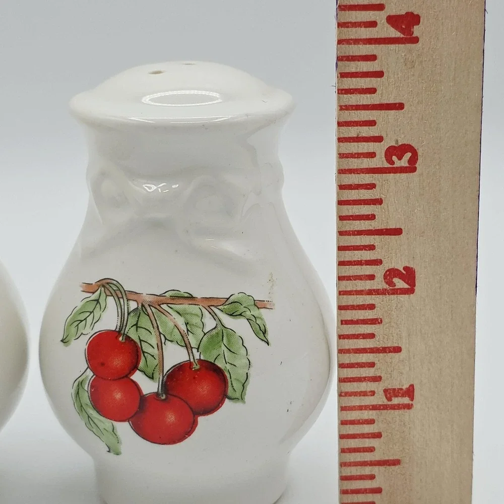Vtg Cherry Salt & Pepper Shakers Set Ceramic White Fruit Taiwan Kitchen Decor‎